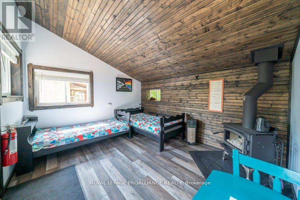 












1812 NORWAY-LAKE LANE

,
North Frontenac (Frontenac North),




Ontario
K0H2M0

