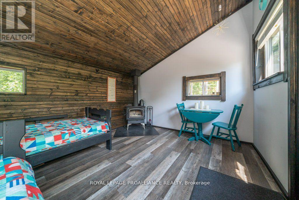 












1812 NORWAY-LAKE LANE

,
North Frontenac (Frontenac North),




Ontario
K0H2M0


