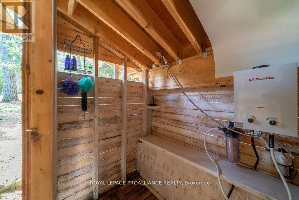 












1812 NORWAY-LAKE LANE

,
North Frontenac (Frontenac North),




Ontario
K0H2M0

