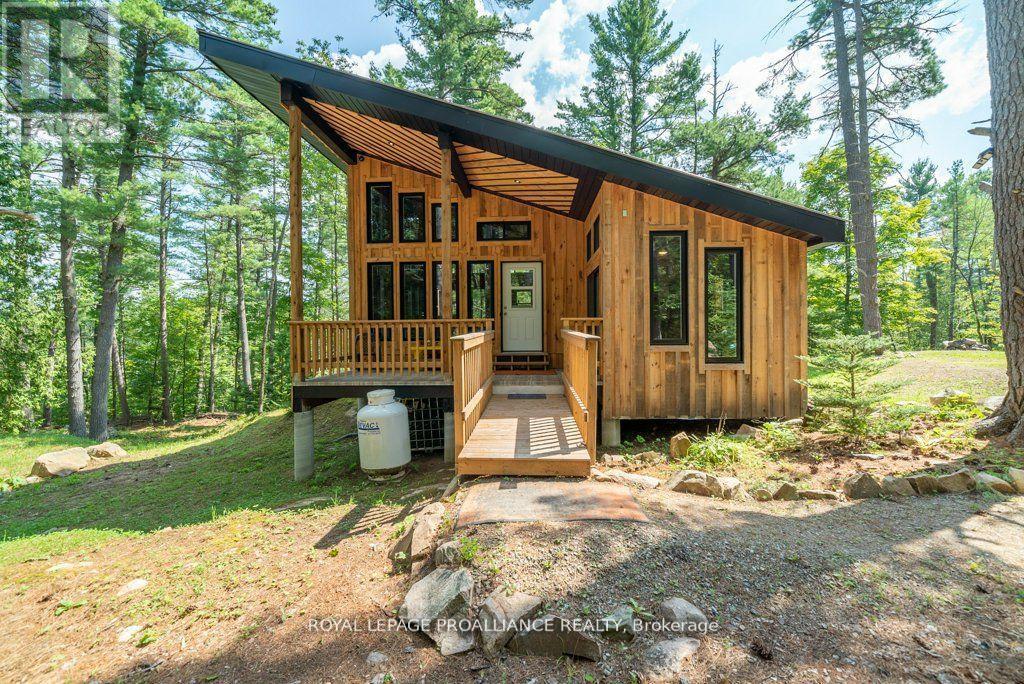 












1812 NORWAY-LAKE LANE

,
North Frontenac (Frontenac North),




Ontario
K0H2M0


