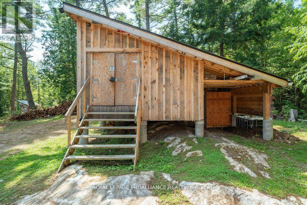 












1812 NORWAY-LAKE LANE

,
North Frontenac (Frontenac North),




Ontario
K0H2M0

