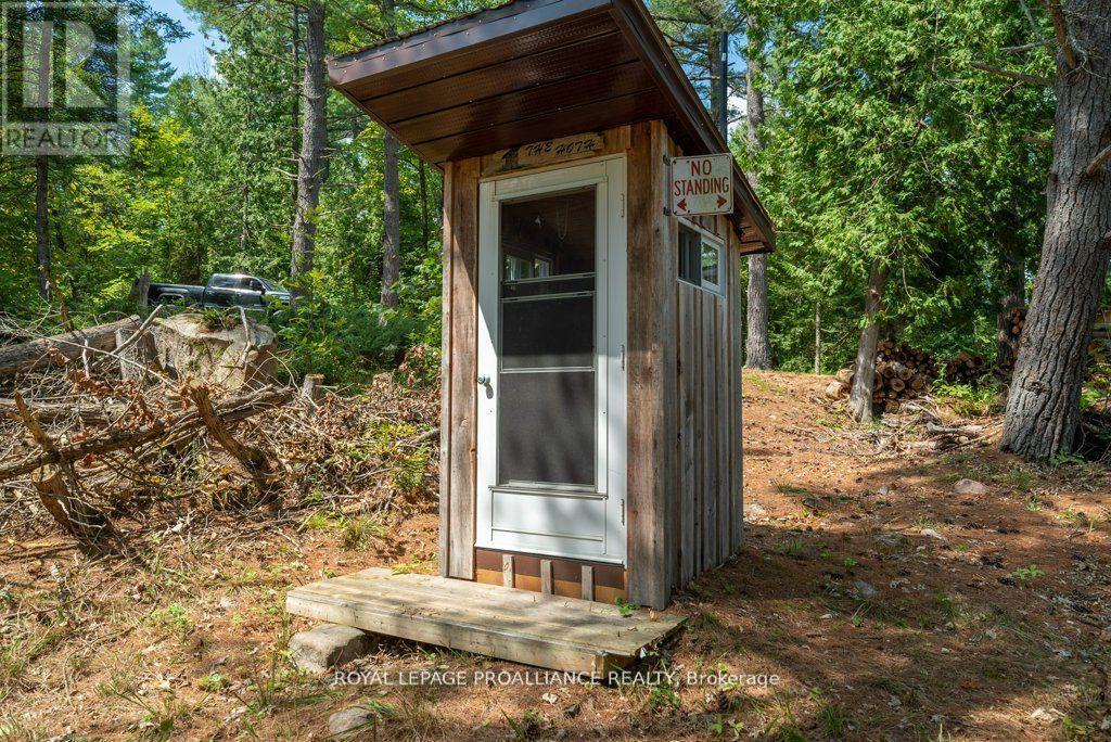 












1812 NORWAY-LAKE LANE

,
North Frontenac (Frontenac North),




Ontario
K0H2M0

