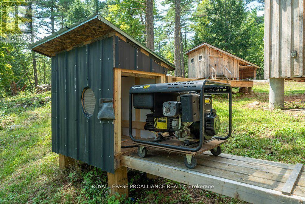 












1812 NORWAY-LAKE LANE

,
North Frontenac (Frontenac North),




Ontario
K0H2M0

