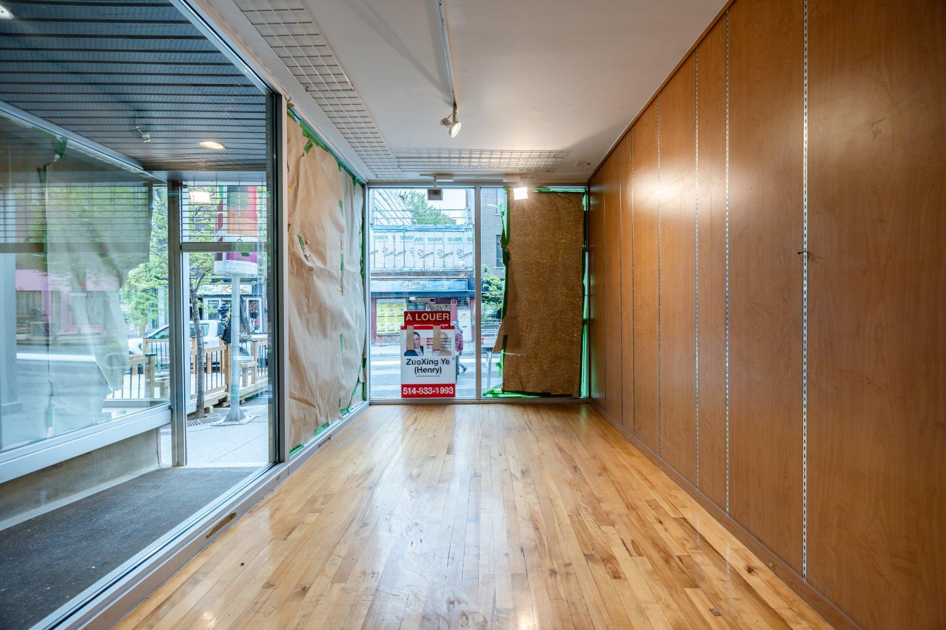 









1323


Rue Ste-Catherine E.

,
Montréal (Ville-Marie),




QC
H2L2H4

