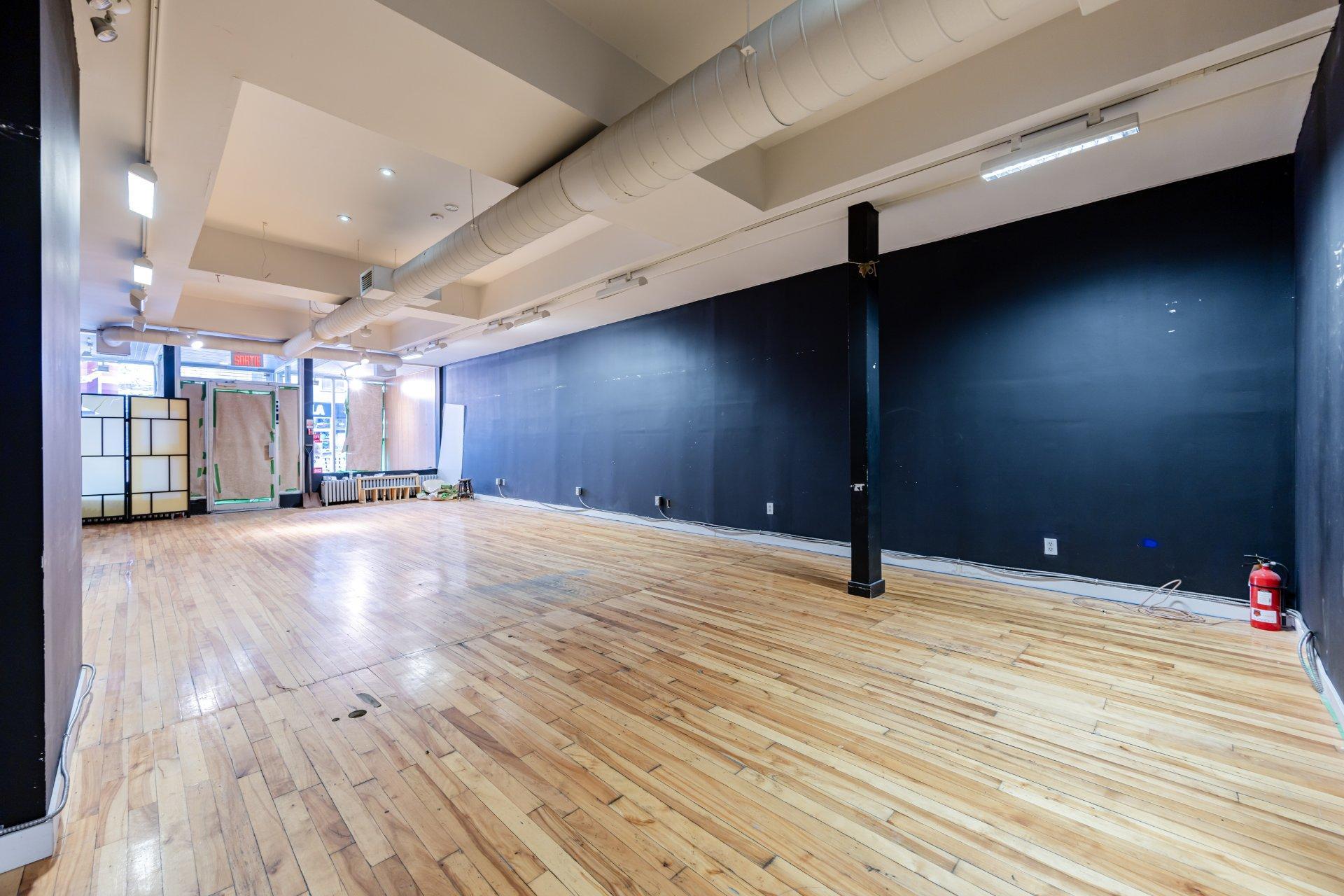 









1323


Rue Ste-Catherine E.

,
Montréal (Ville-Marie),




QC
H2L2H4

