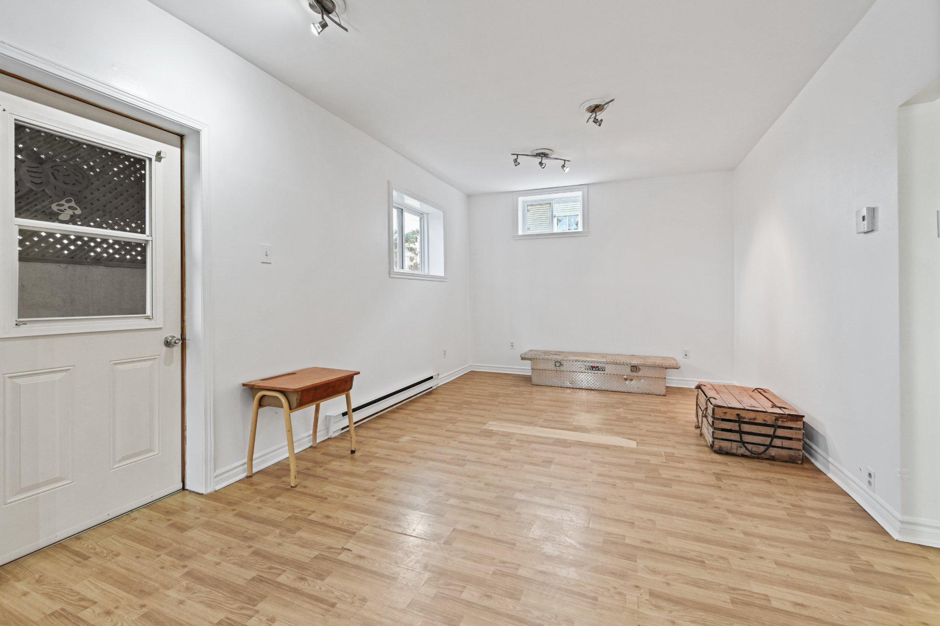 









411


Rue Dufferin

,
Granby,




QC
J2G4Y3

