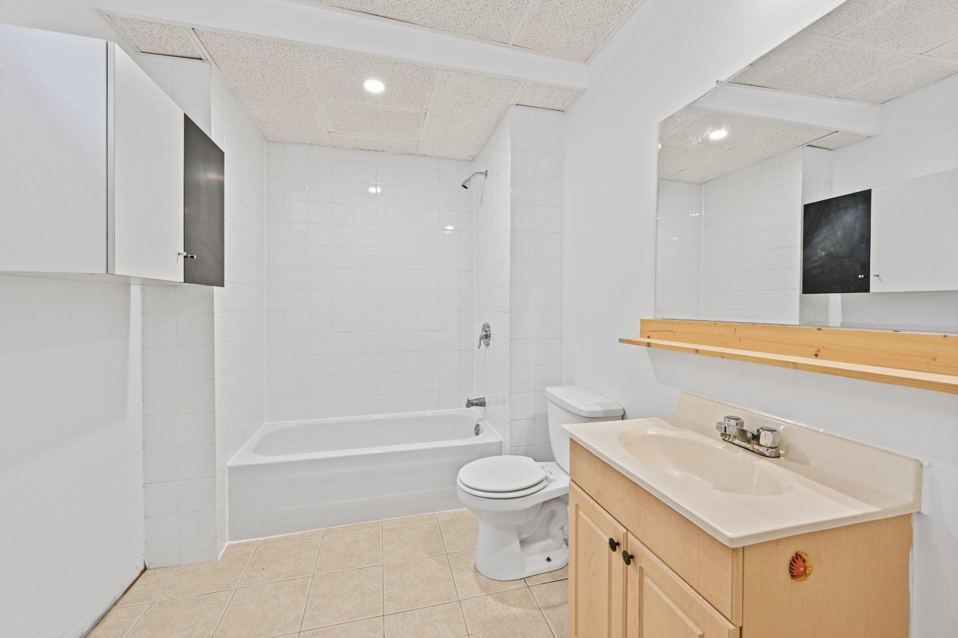 









411


Rue Dufferin

,
Granby,




QC
J2G4Y3

