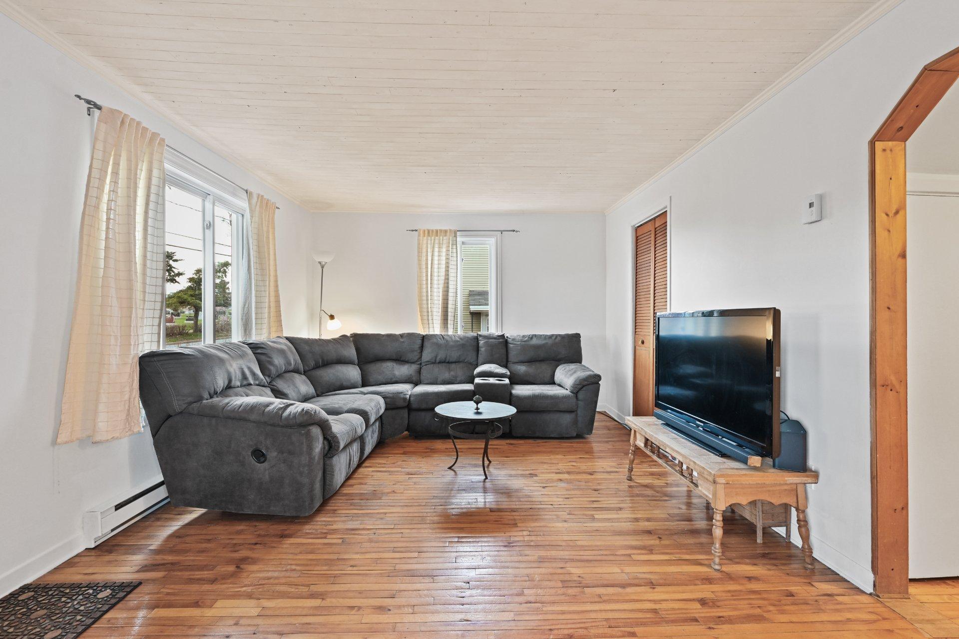 









411


Rue Dufferin

,
Granby,




QC
J2G4Y3

