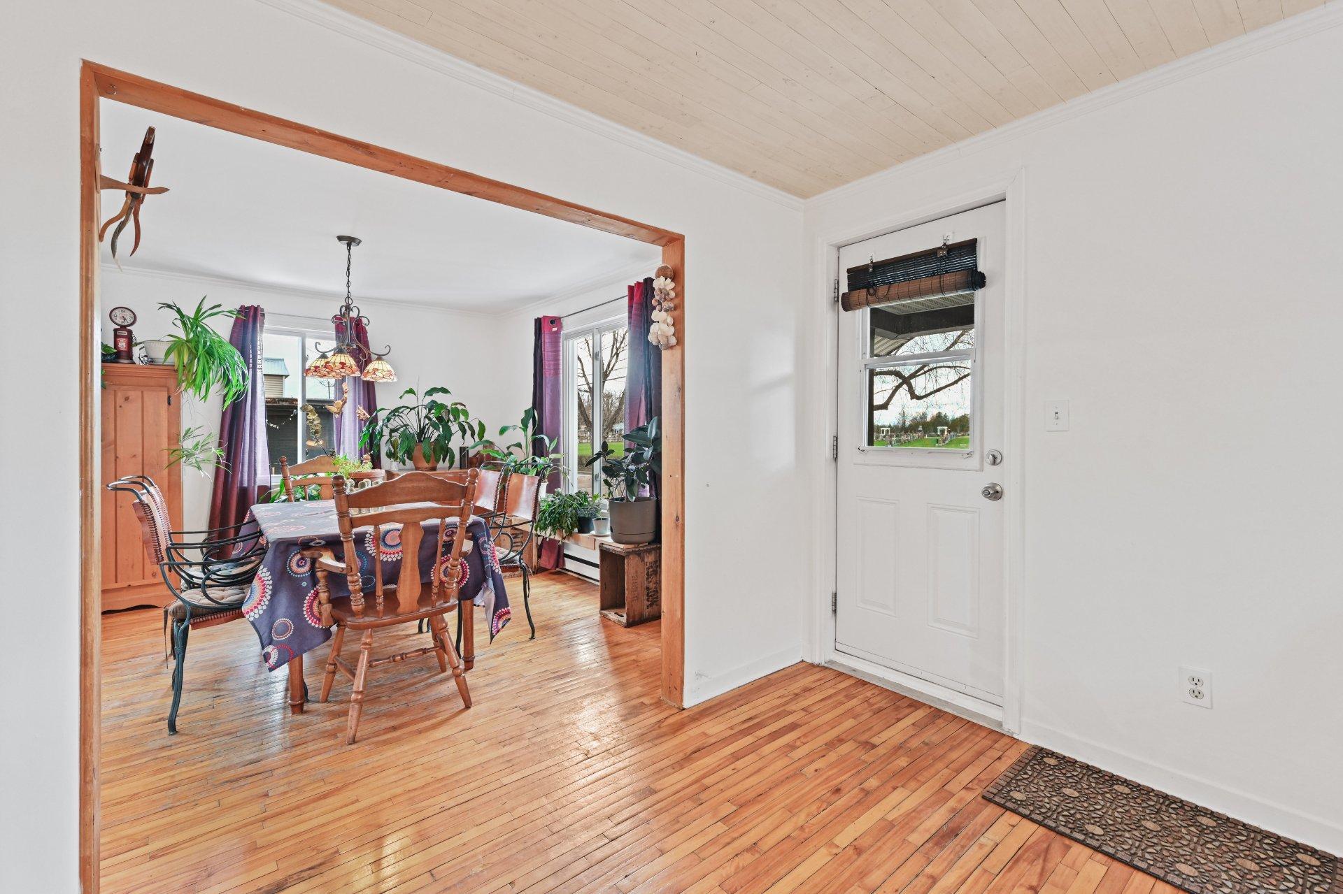 









411


Rue Dufferin

,
Granby,




QC
J2G4Y3


