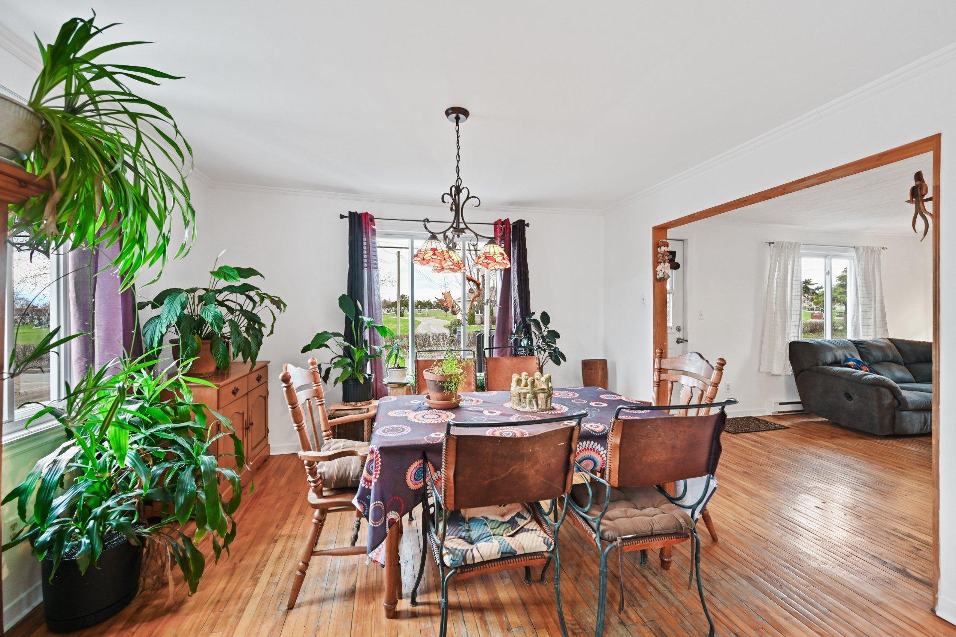 









411


Rue Dufferin

,
Granby,




QC
J2G4Y3


