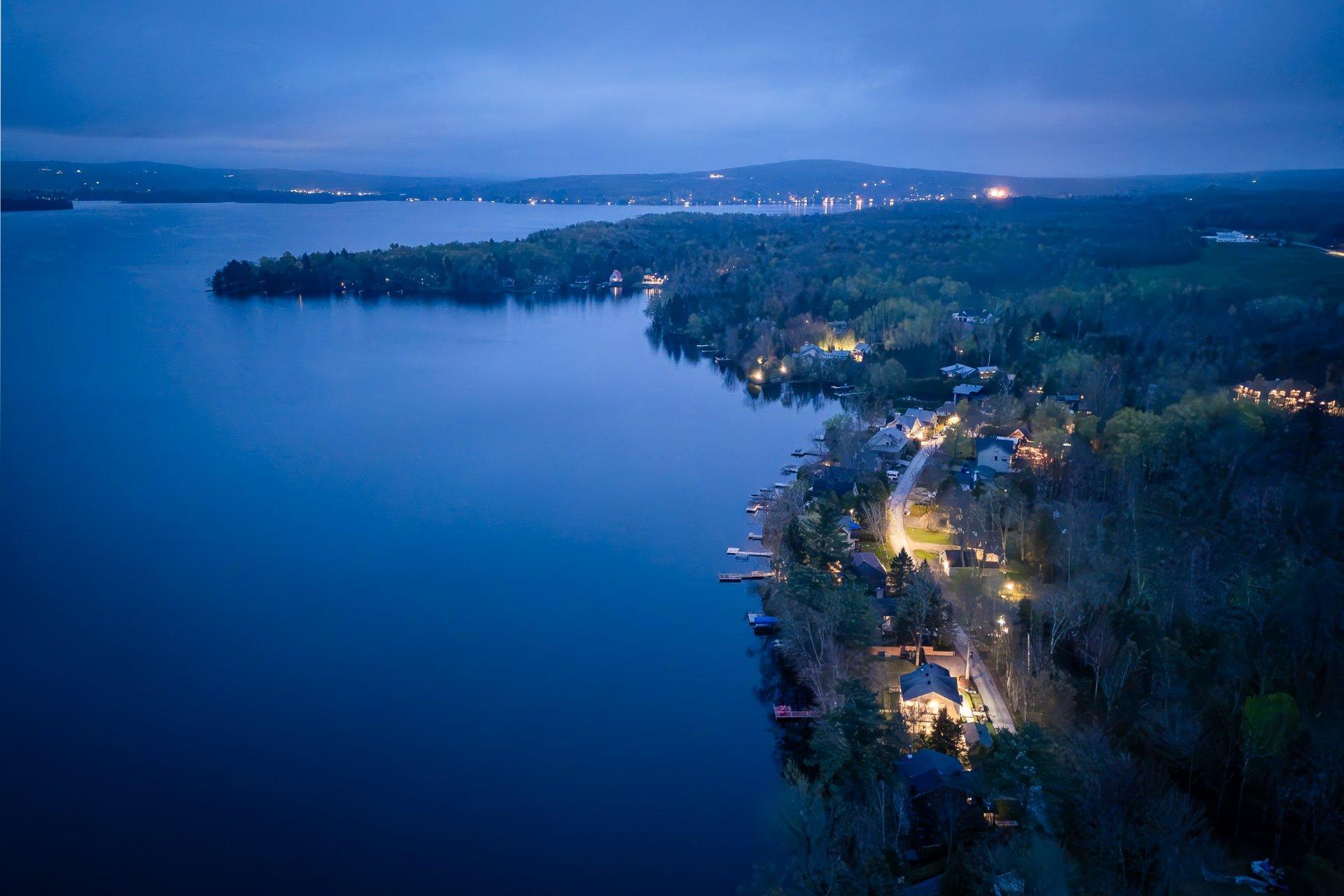 









68


Ch. de la Baie-Rock Island

,
Lac-Brome,




QC
J0E1R0

