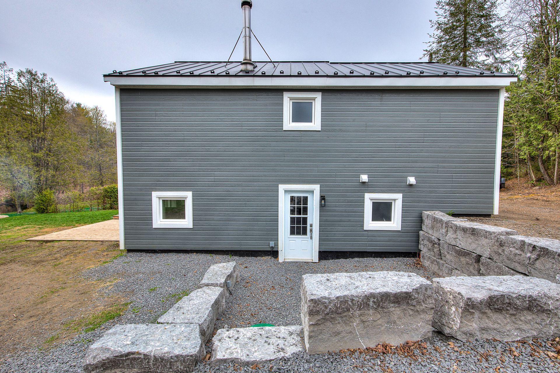 









1216


Rue St-Camille

,
Saint-Jérôme,




QC
J5L2K7

