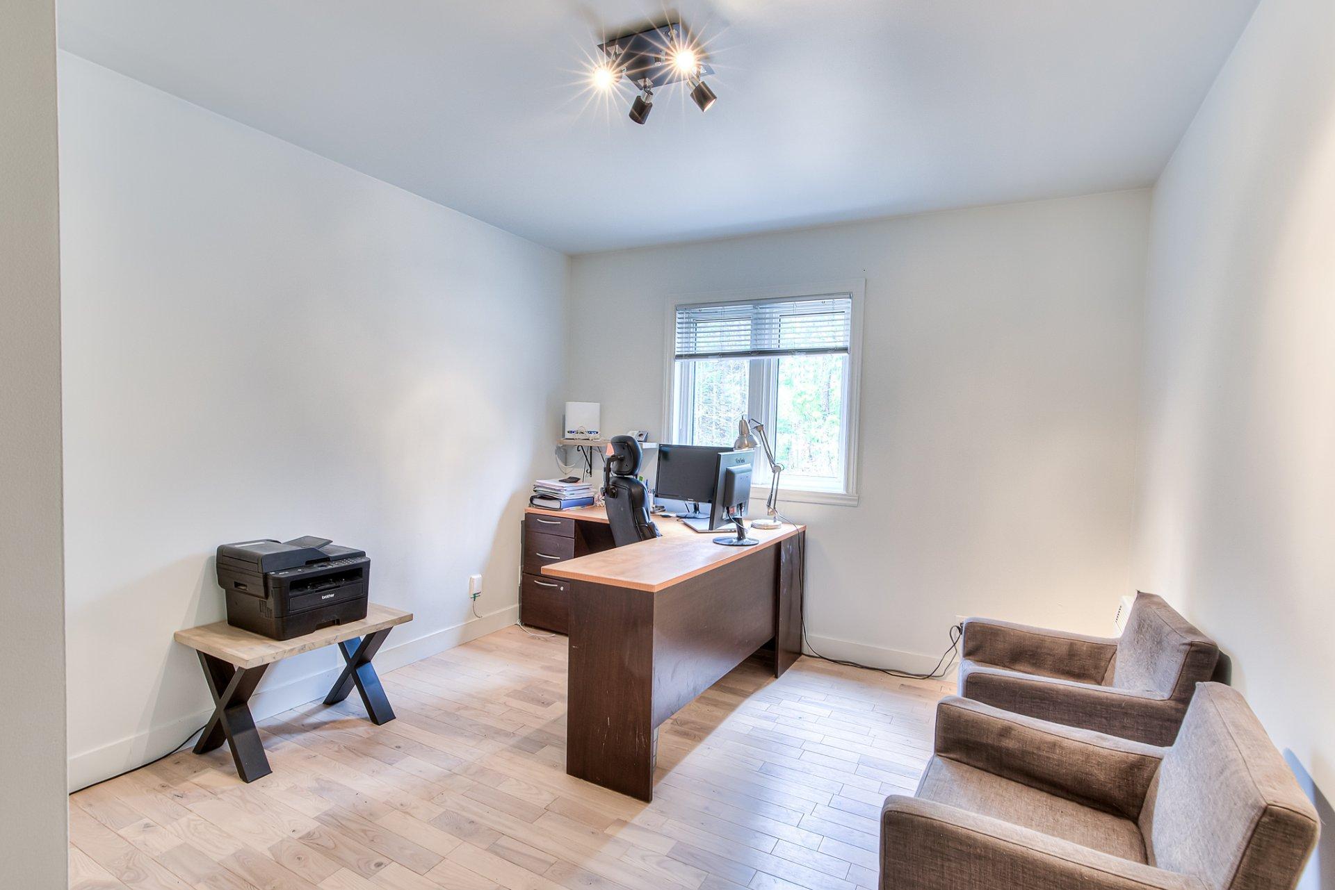 









1216


Rue St-Camille

,
Saint-Jérôme,




QC
J5L2K7


