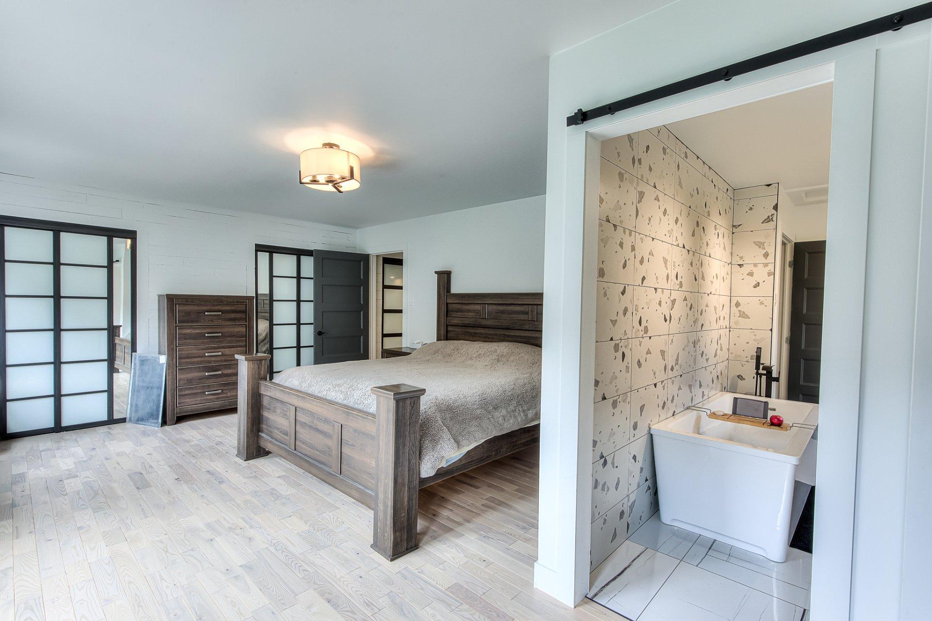 









1216


Rue St-Camille

,
Saint-Jérôme,




QC
J5L2K7

