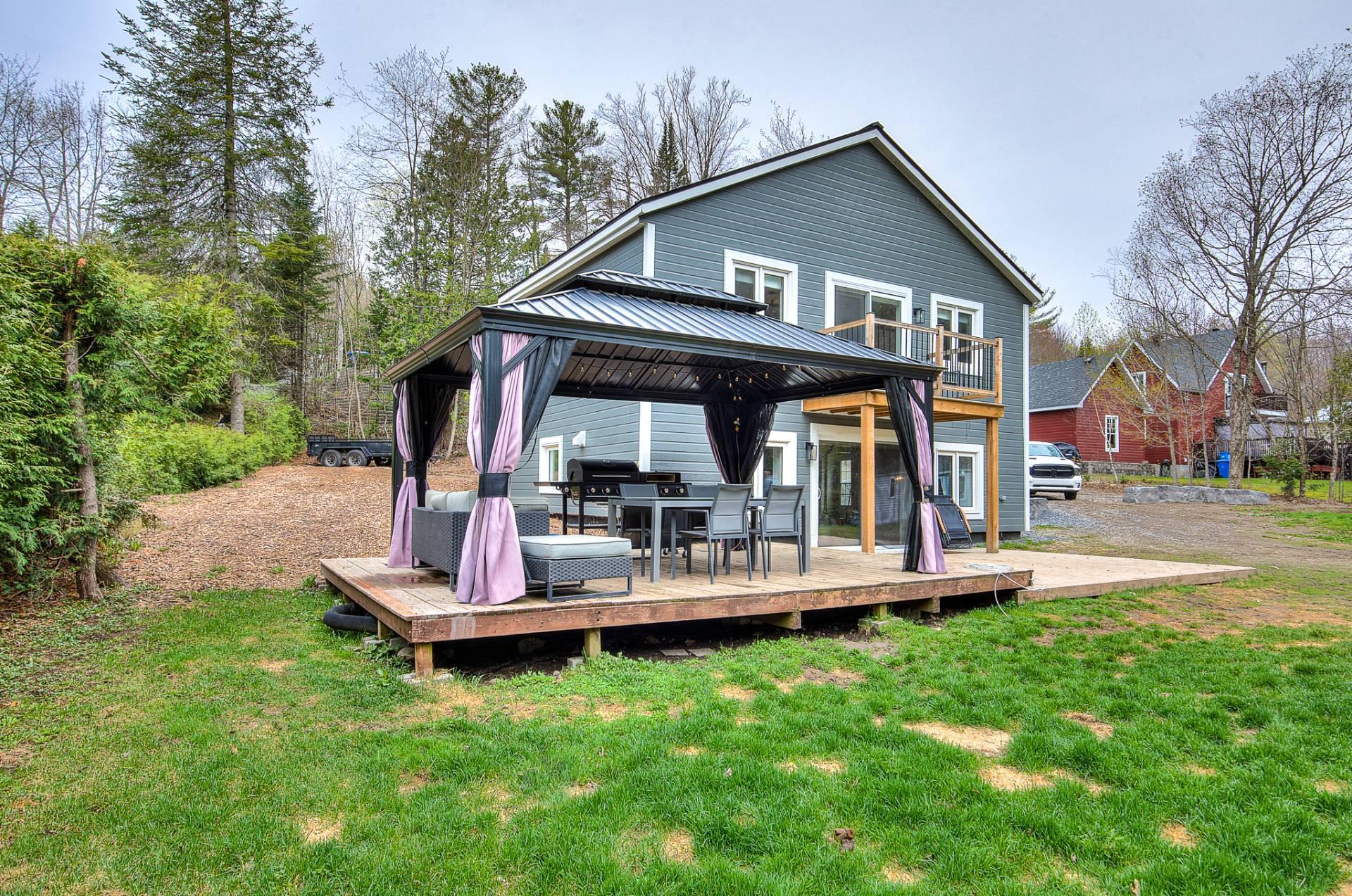 









1216


Rue St-Camille

,
Saint-Jérôme,




QC
J5L2K7

