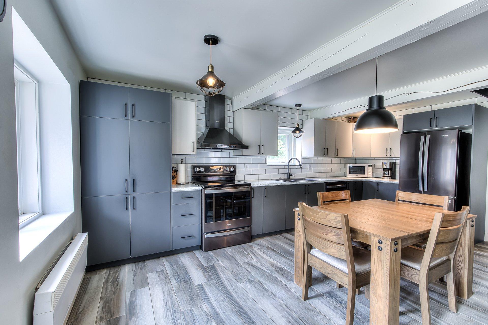 









1216


Rue St-Camille

,
Saint-Jérôme,




QC
J5L2K7


