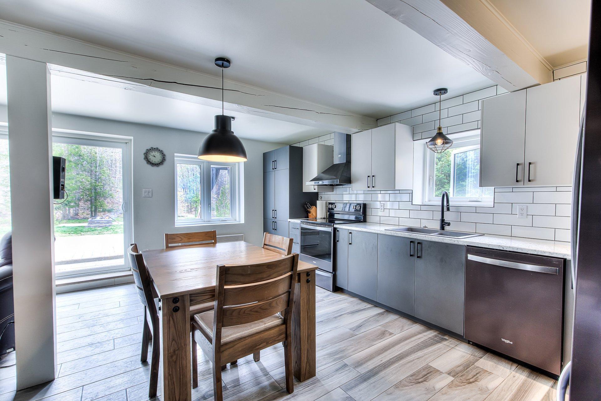 









1216


Rue St-Camille

,
Saint-Jérôme,




QC
J5L2K7

