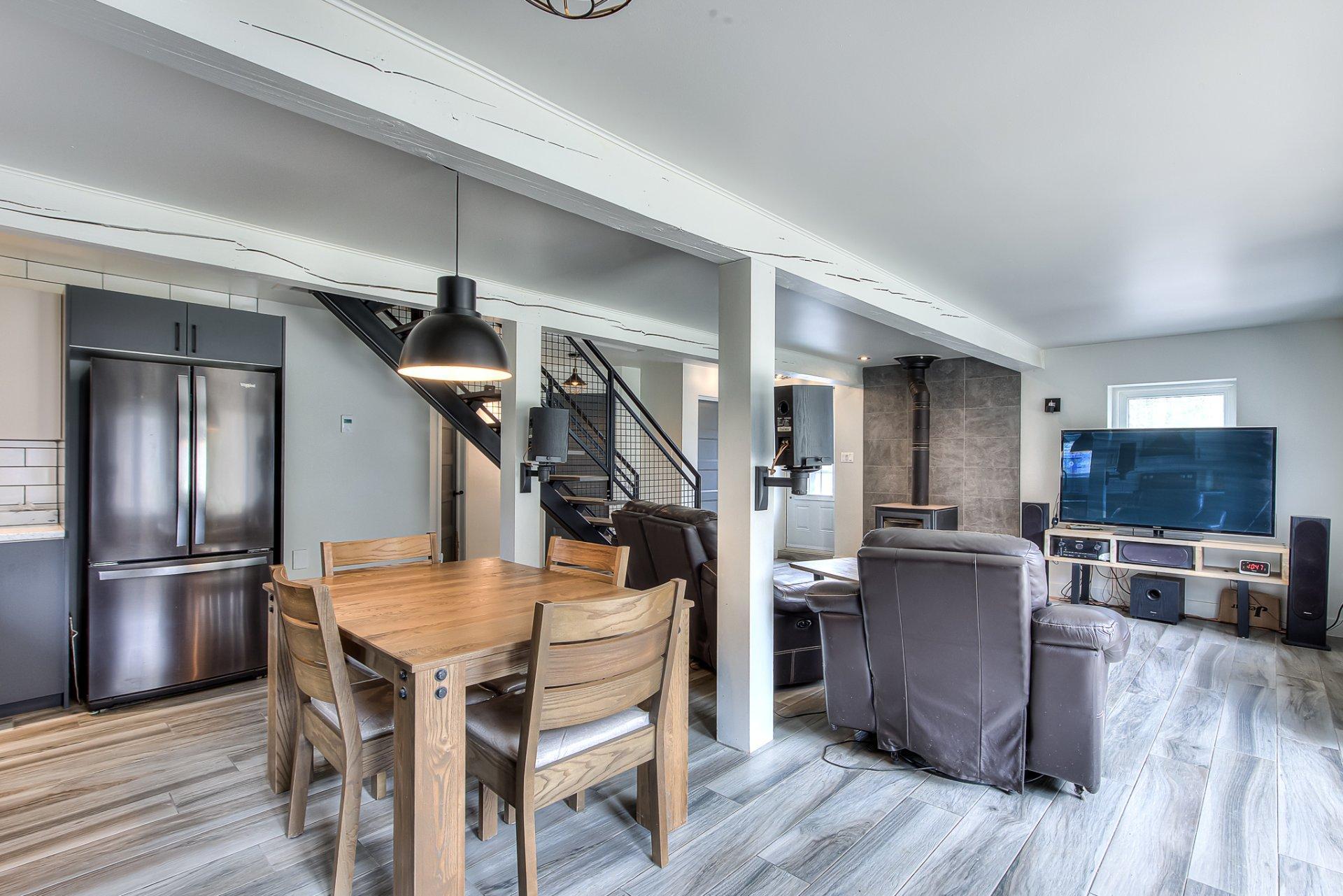 









1216


Rue St-Camille

,
Saint-Jérôme,




QC
J5L2K7

