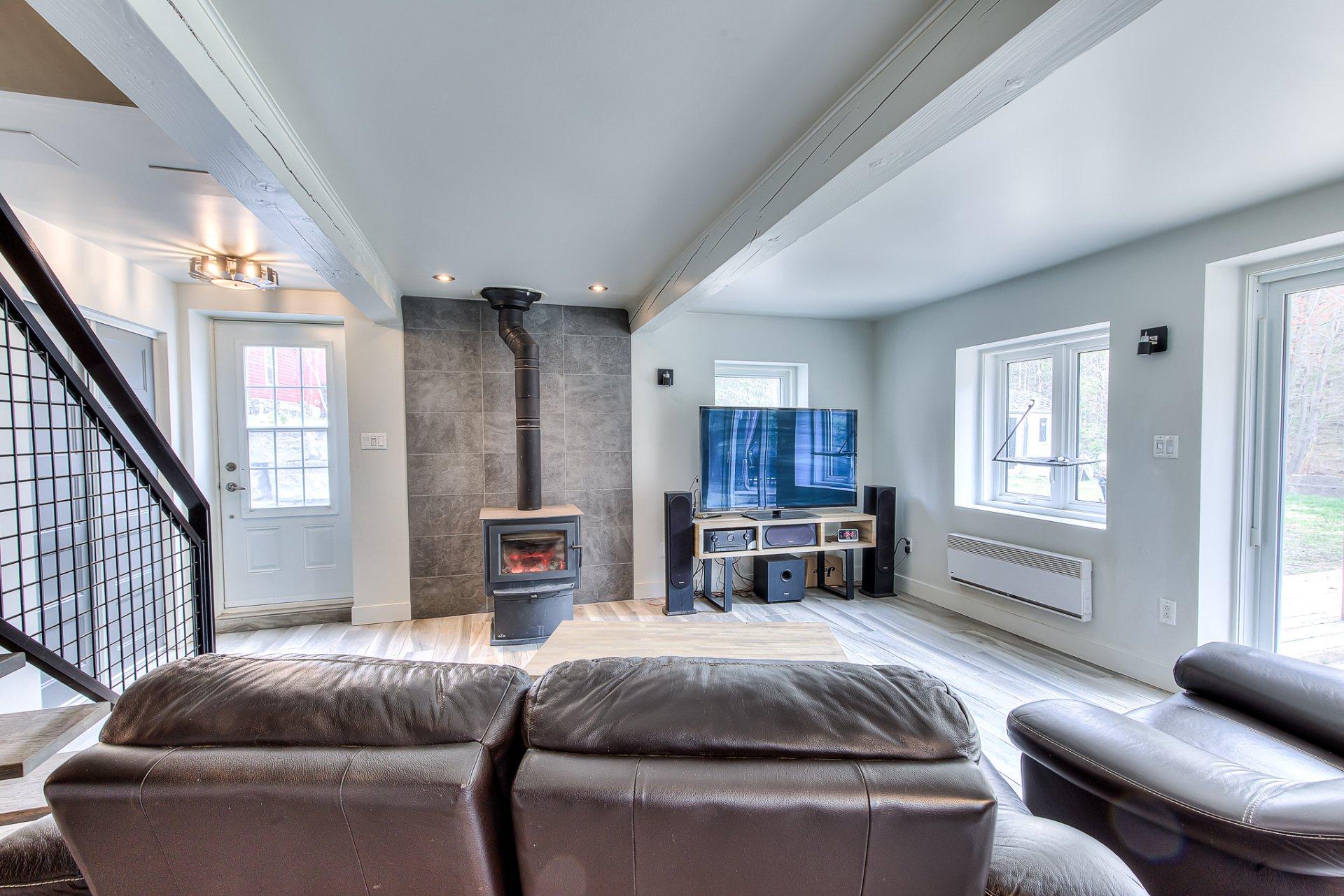 









1216


Rue St-Camille

,
Saint-Jérôme,




QC
J5L2K7

