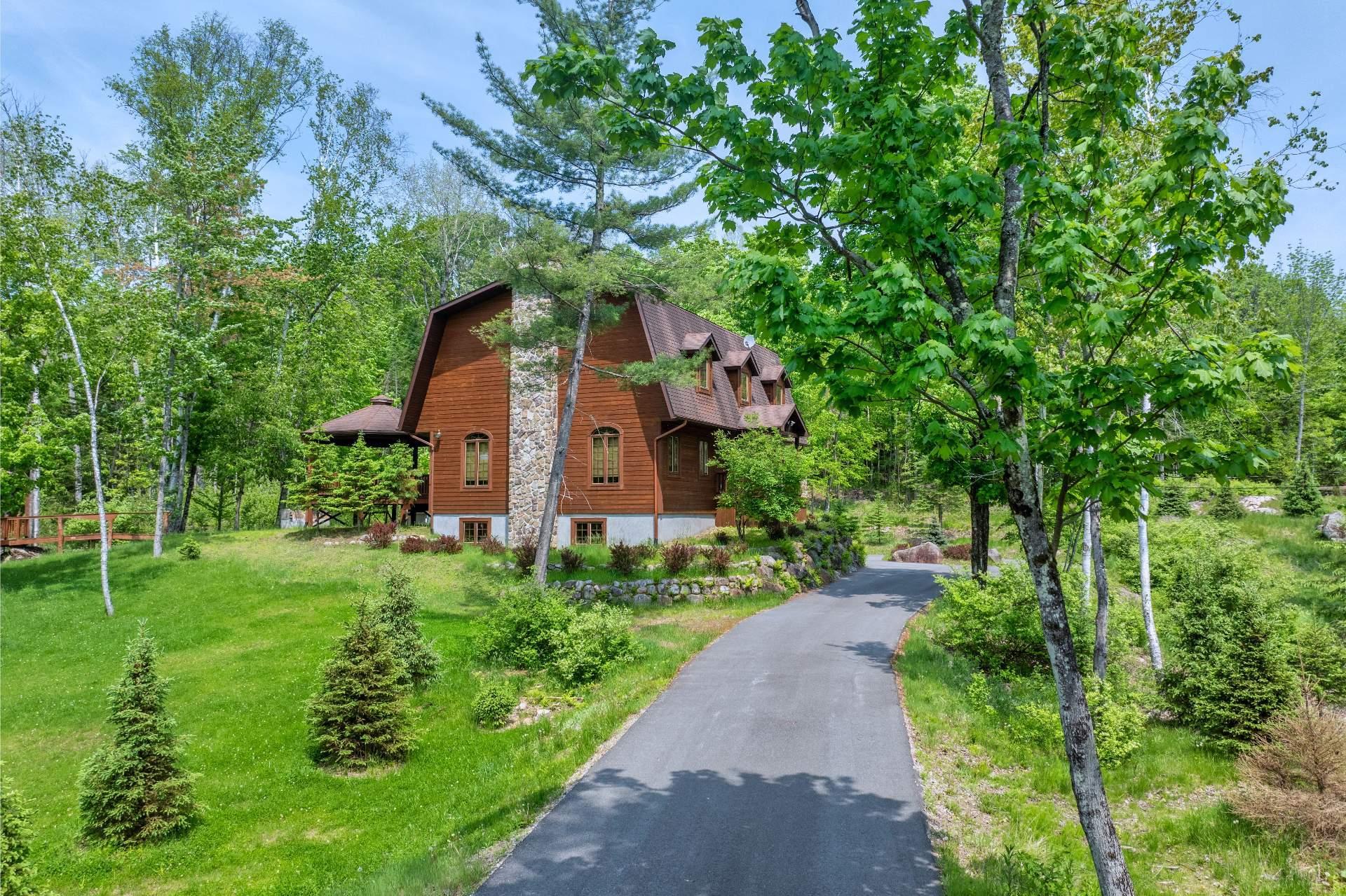 









2530


Ch. du Village

,
Mont-Tremblant,




QC
J8E1E9

