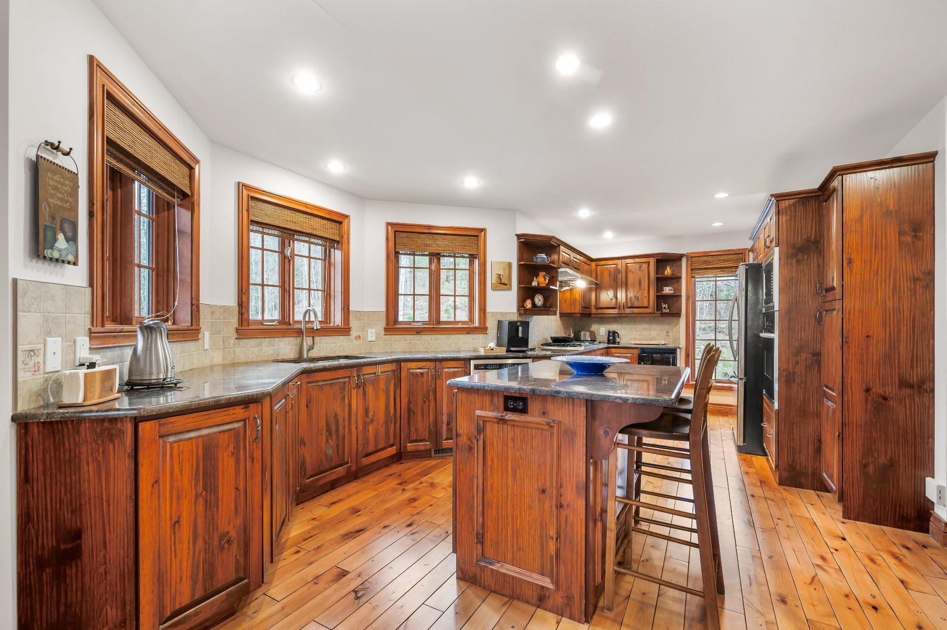 









2530


Ch. du Village

,
Mont-Tremblant,




QC
J8E1E9

