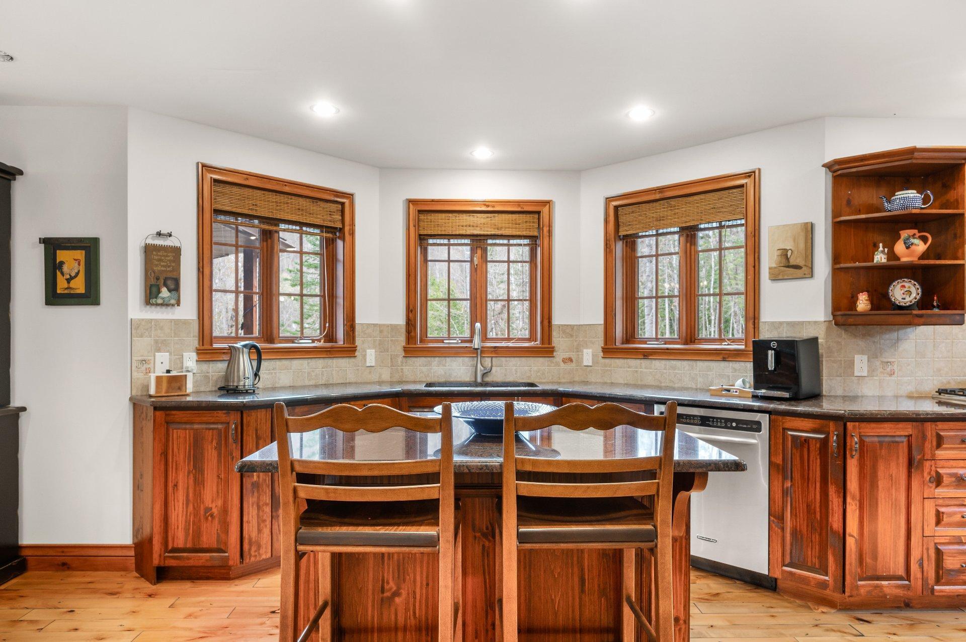 









2530


Ch. du Village

,
Mont-Tremblant,




QC
J8E1E9


