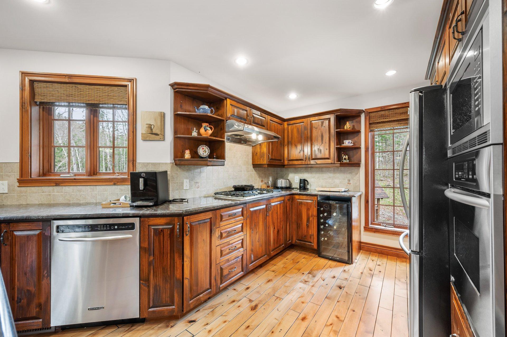 









2530


Ch. du Village

,
Mont-Tremblant,




QC
J8E1E9

