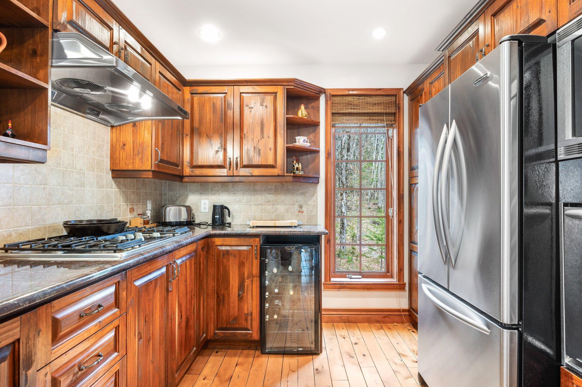 









2530


Ch. du Village

,
Mont-Tremblant,




QC
J8E1E9

