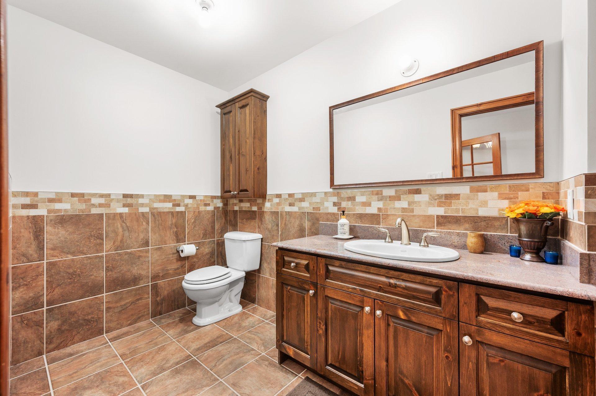 









2530


Ch. du Village

,
Mont-Tremblant,




QC
J8E1E9

