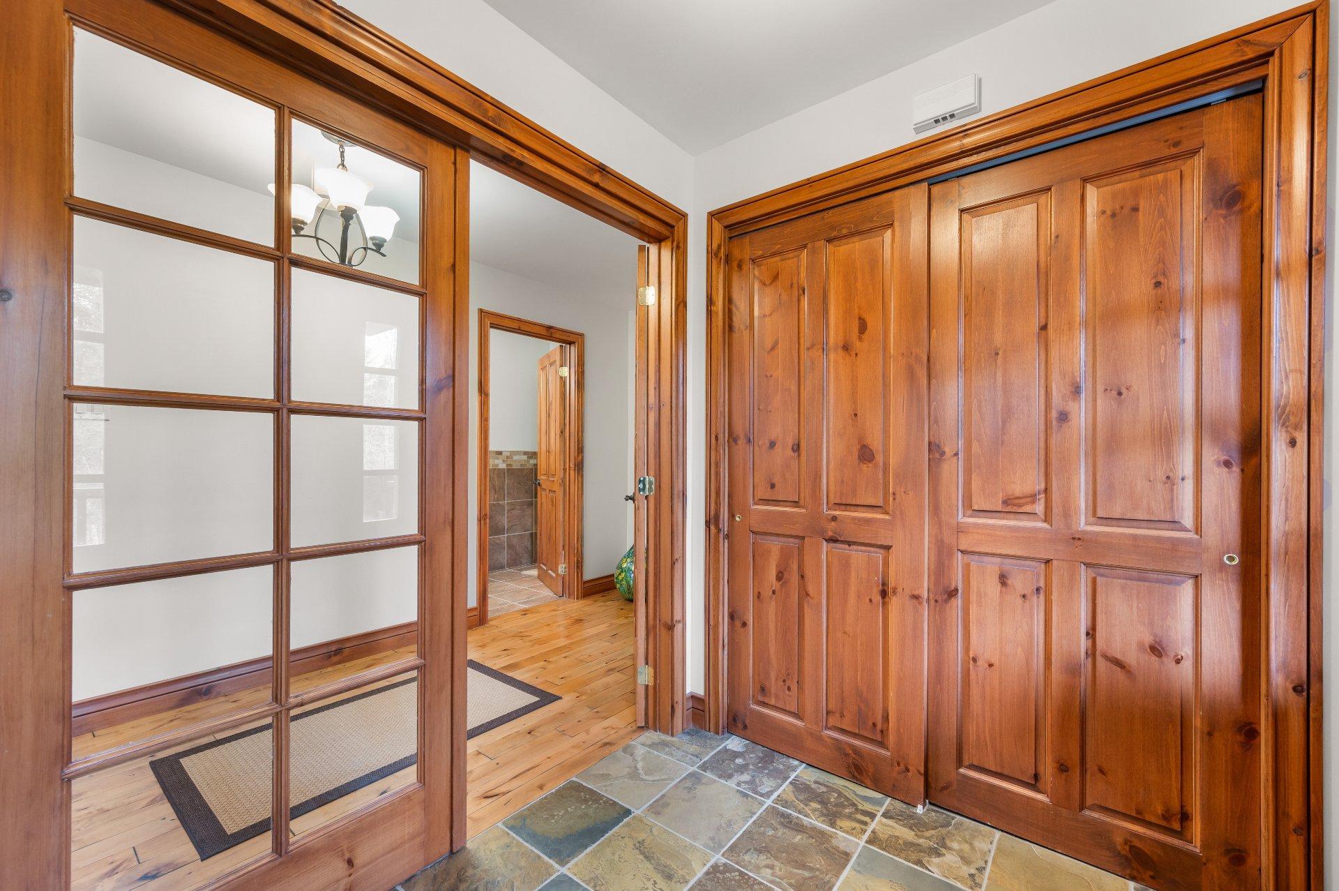 









2530


Ch. du Village

,
Mont-Tremblant,




QC
J8E1E9

