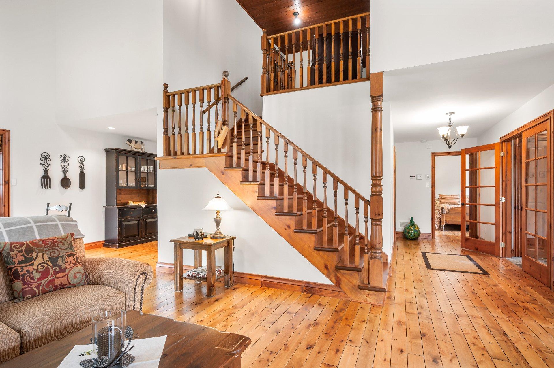 









2530


Ch. du Village

,
Mont-Tremblant,




QC
J8E1E9

