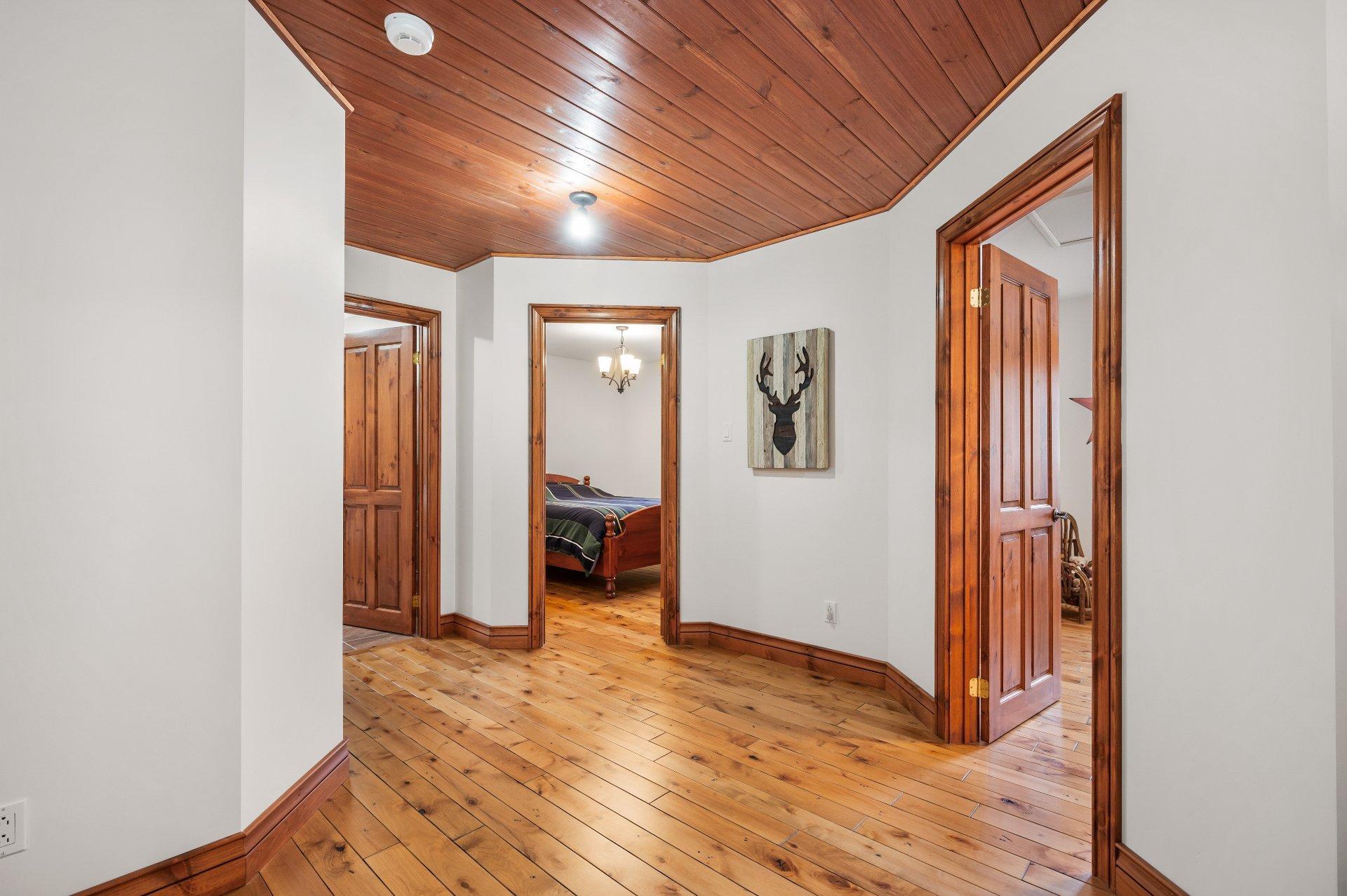 









2530


Ch. du Village

,
Mont-Tremblant,




QC
J8E1E9

