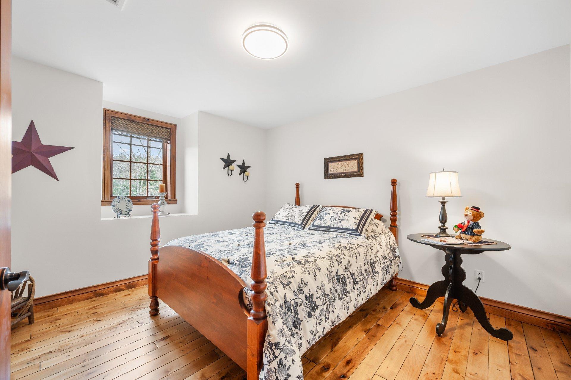 









2530


Ch. du Village

,
Mont-Tremblant,




QC
J8E1E9

