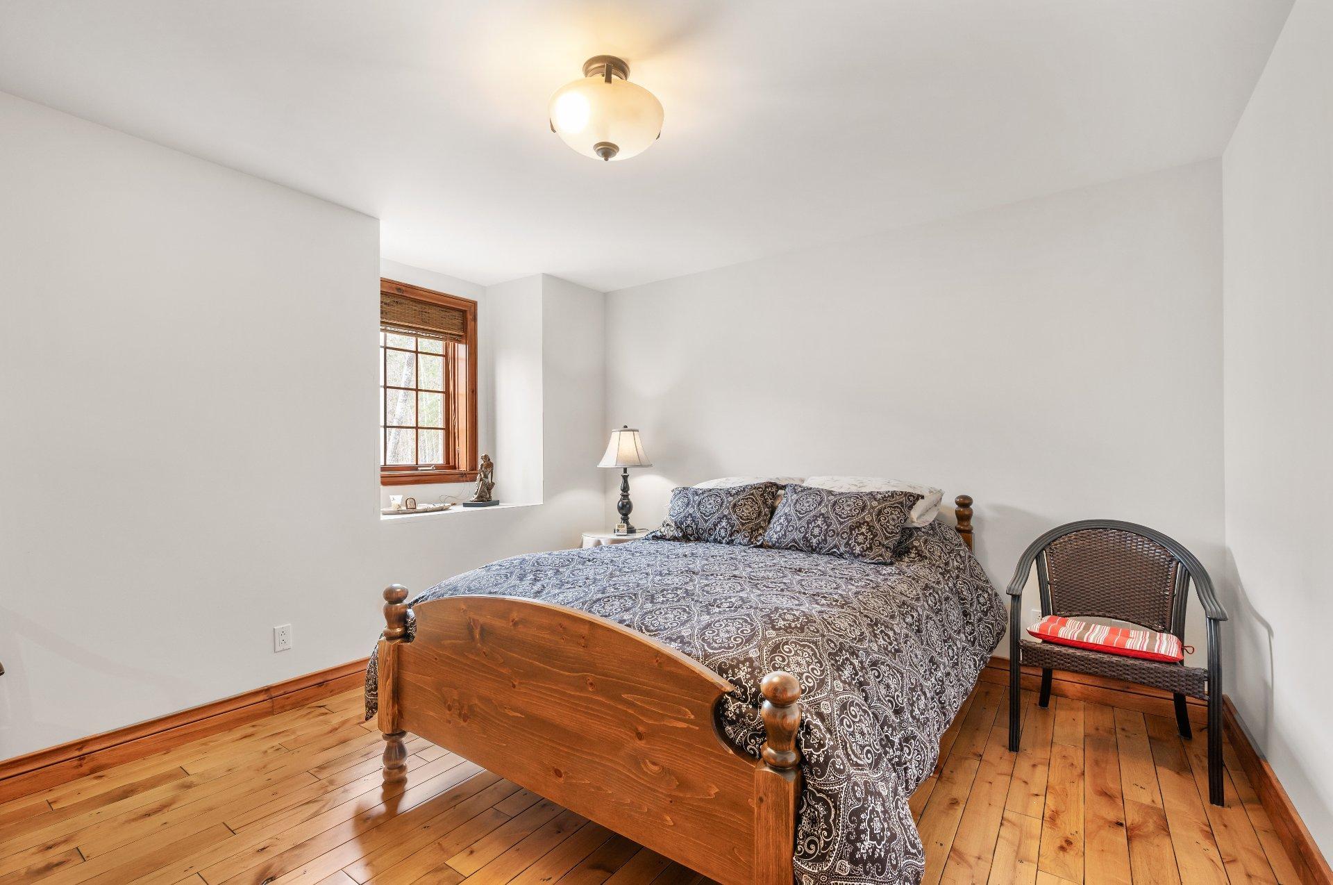 









2530


Ch. du Village

,
Mont-Tremblant,




QC
J8E1E9


