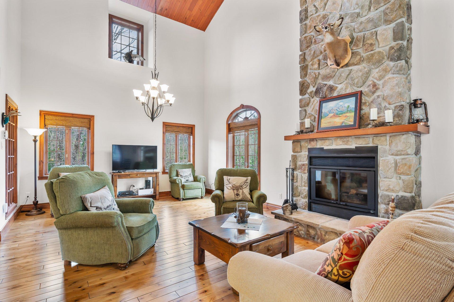 









2530


Ch. du Village

,
Mont-Tremblant,




QC
J8E1E9


