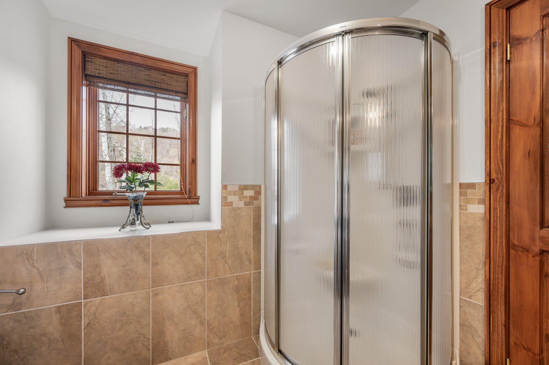 









2530


Ch. du Village

,
Mont-Tremblant,




QC
J8E1E9

