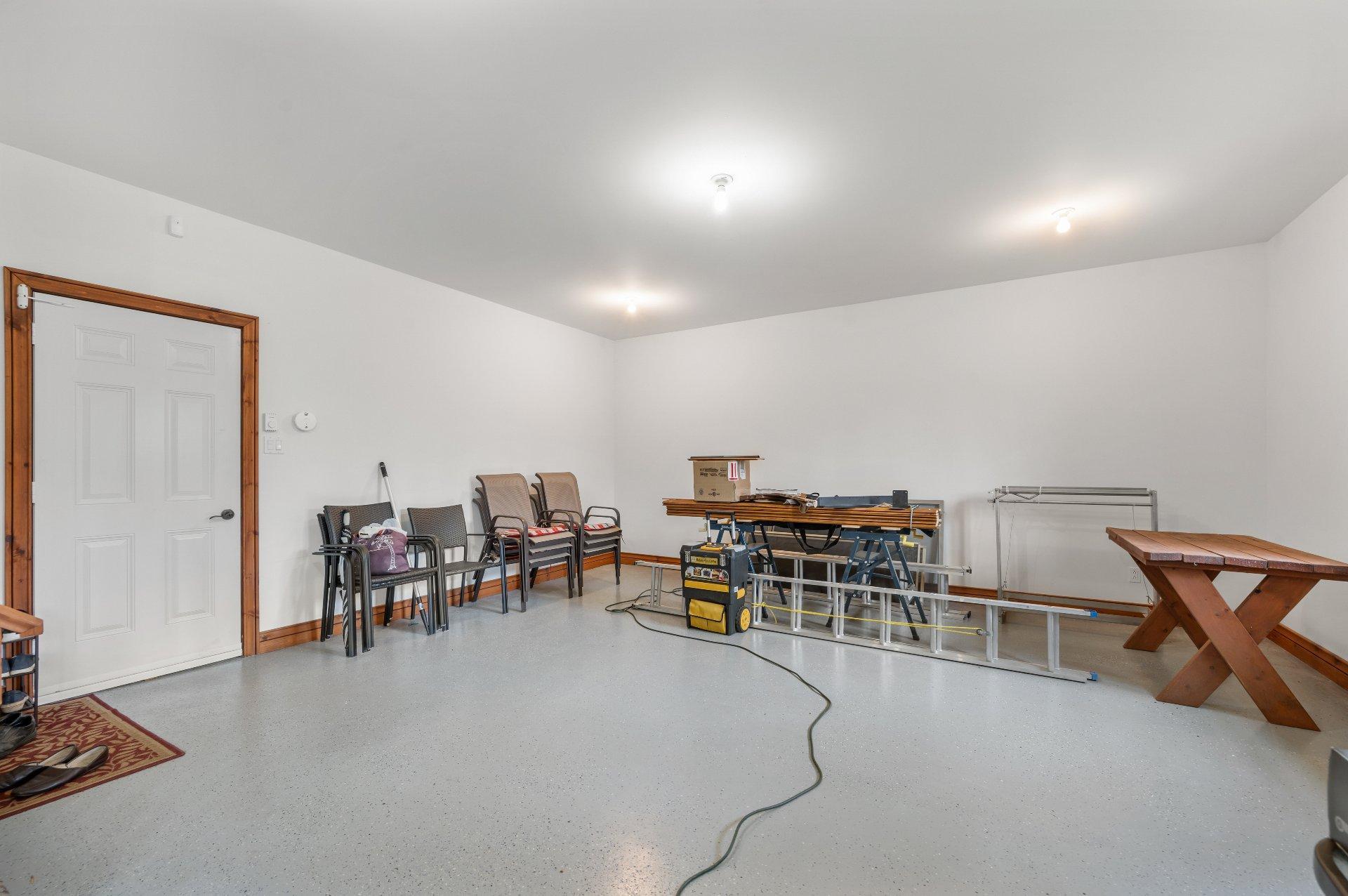 









2530


Ch. du Village

,
Mont-Tremblant,




QC
J8E1E9

