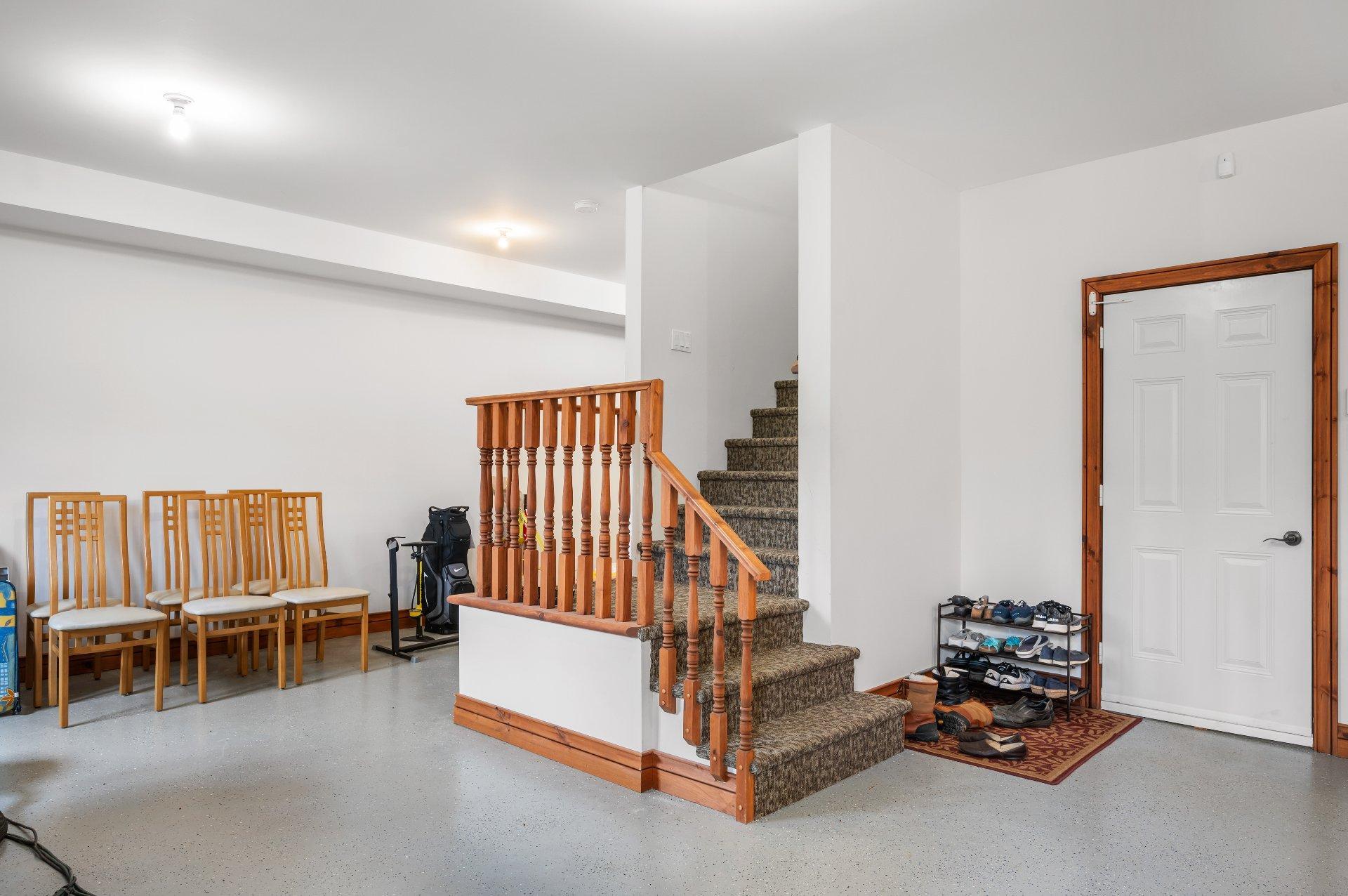 









2530


Ch. du Village

,
Mont-Tremblant,




QC
J8E1E9

