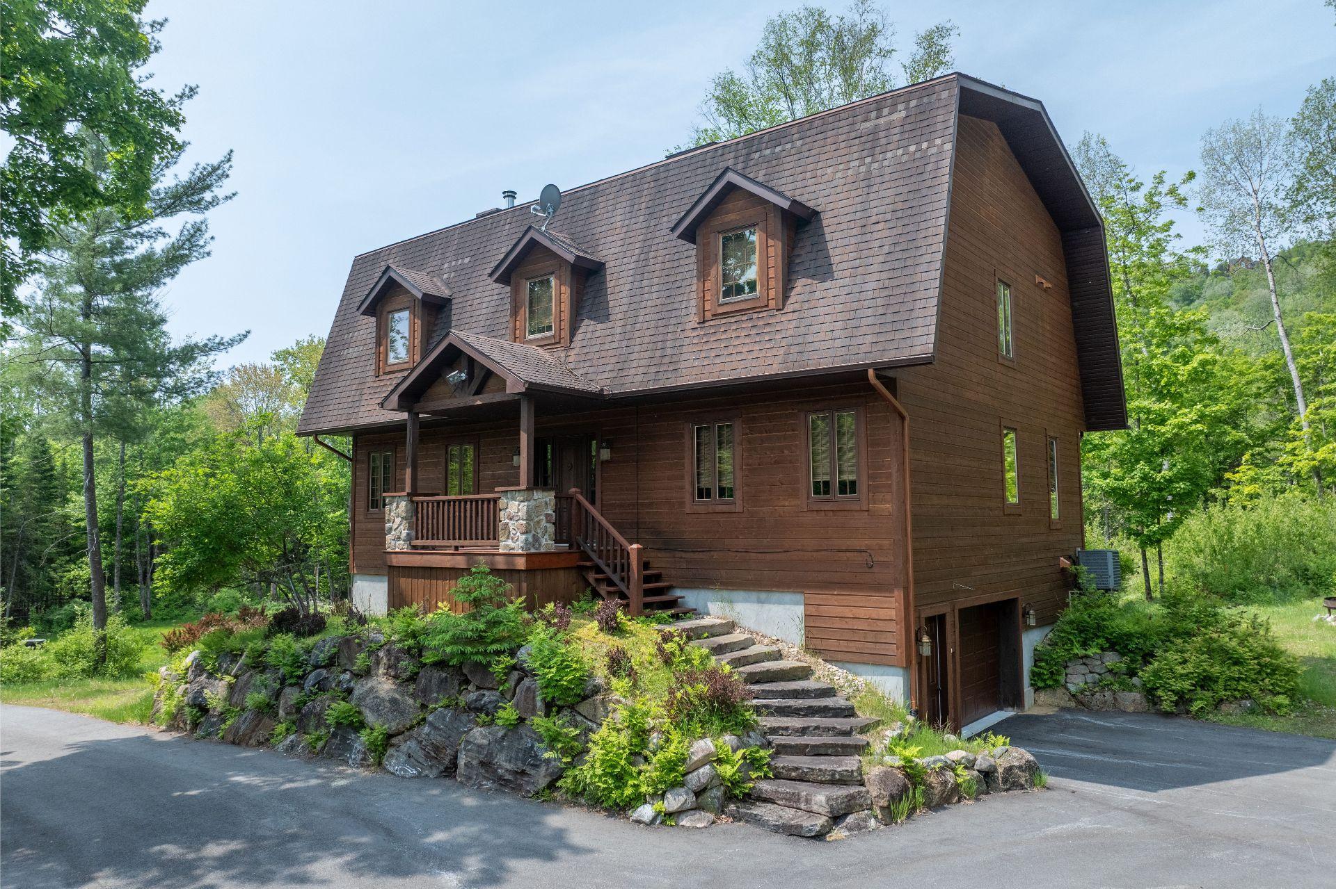 









2530


Ch. du Village

,
Mont-Tremblant,




QC
J8E1E9

