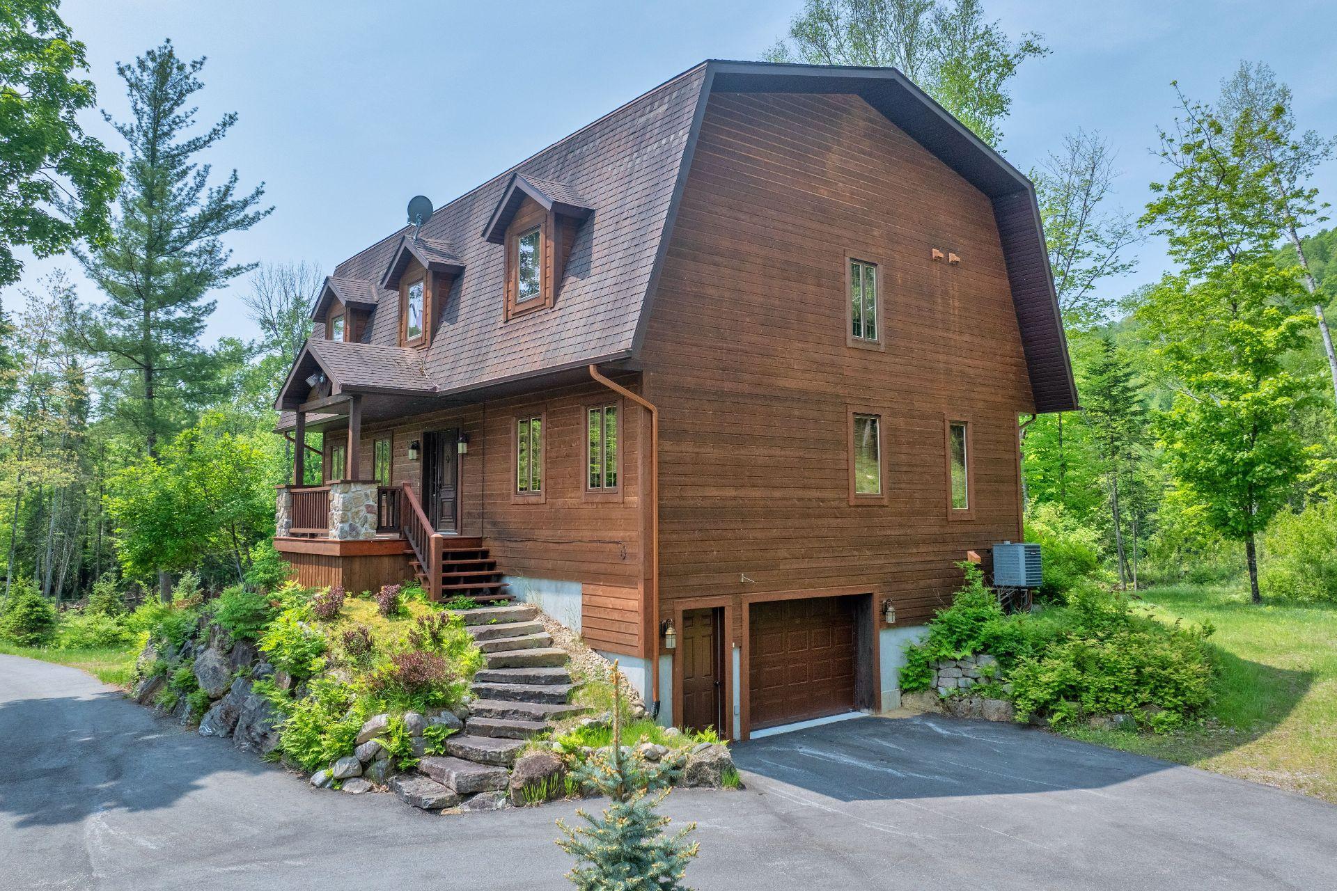 









2530


Ch. du Village

,
Mont-Tremblant,




QC
J8E1E9

