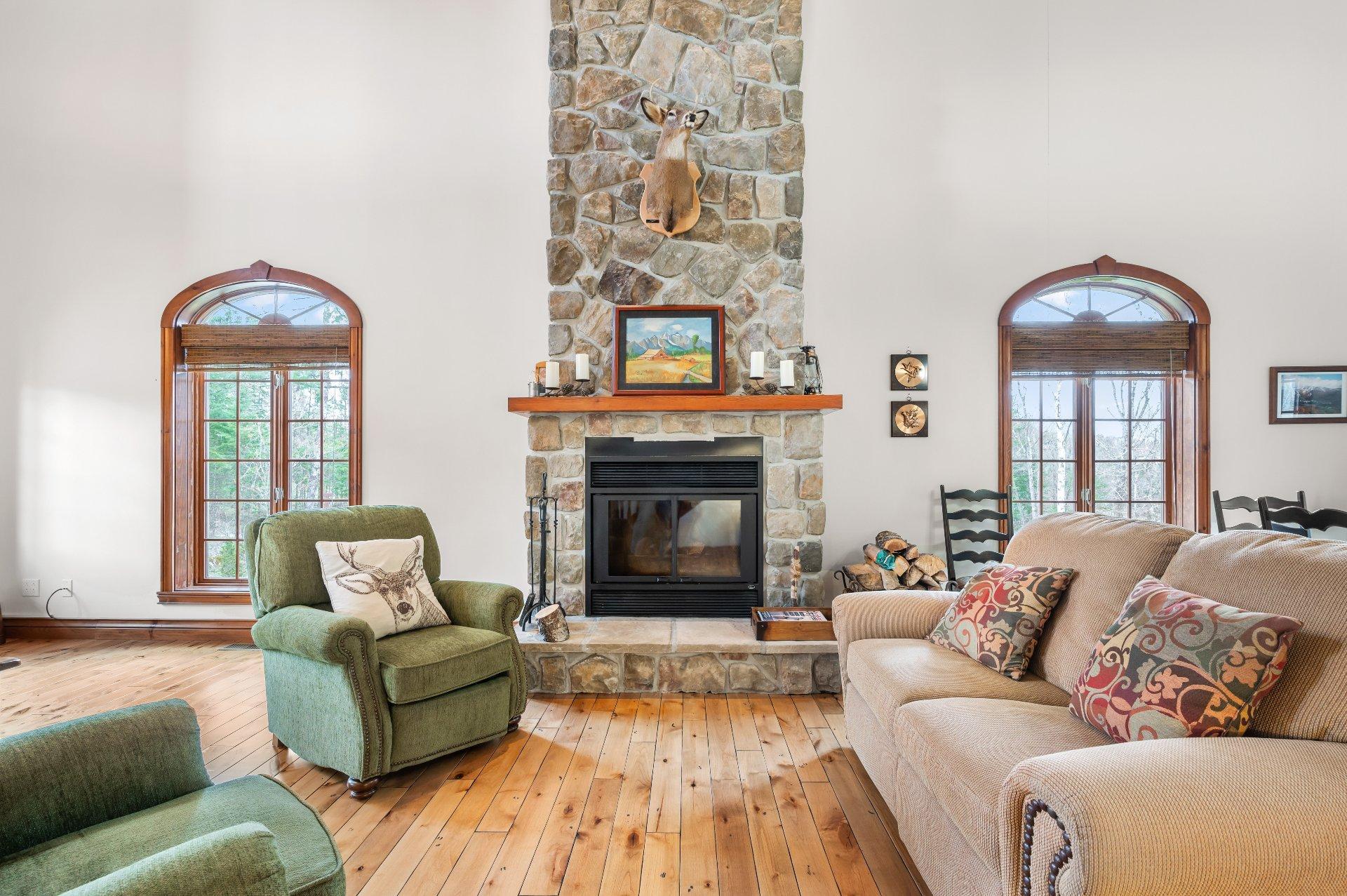 









2530


Ch. du Village

,
Mont-Tremblant,




QC
J8E1E9

