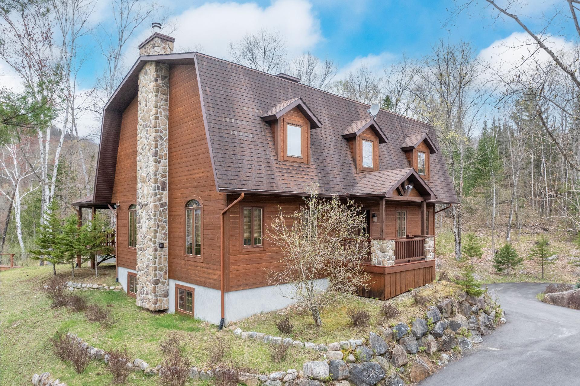 









2530


Ch. du Village

,
Mont-Tremblant,




QC
J8E1E9

