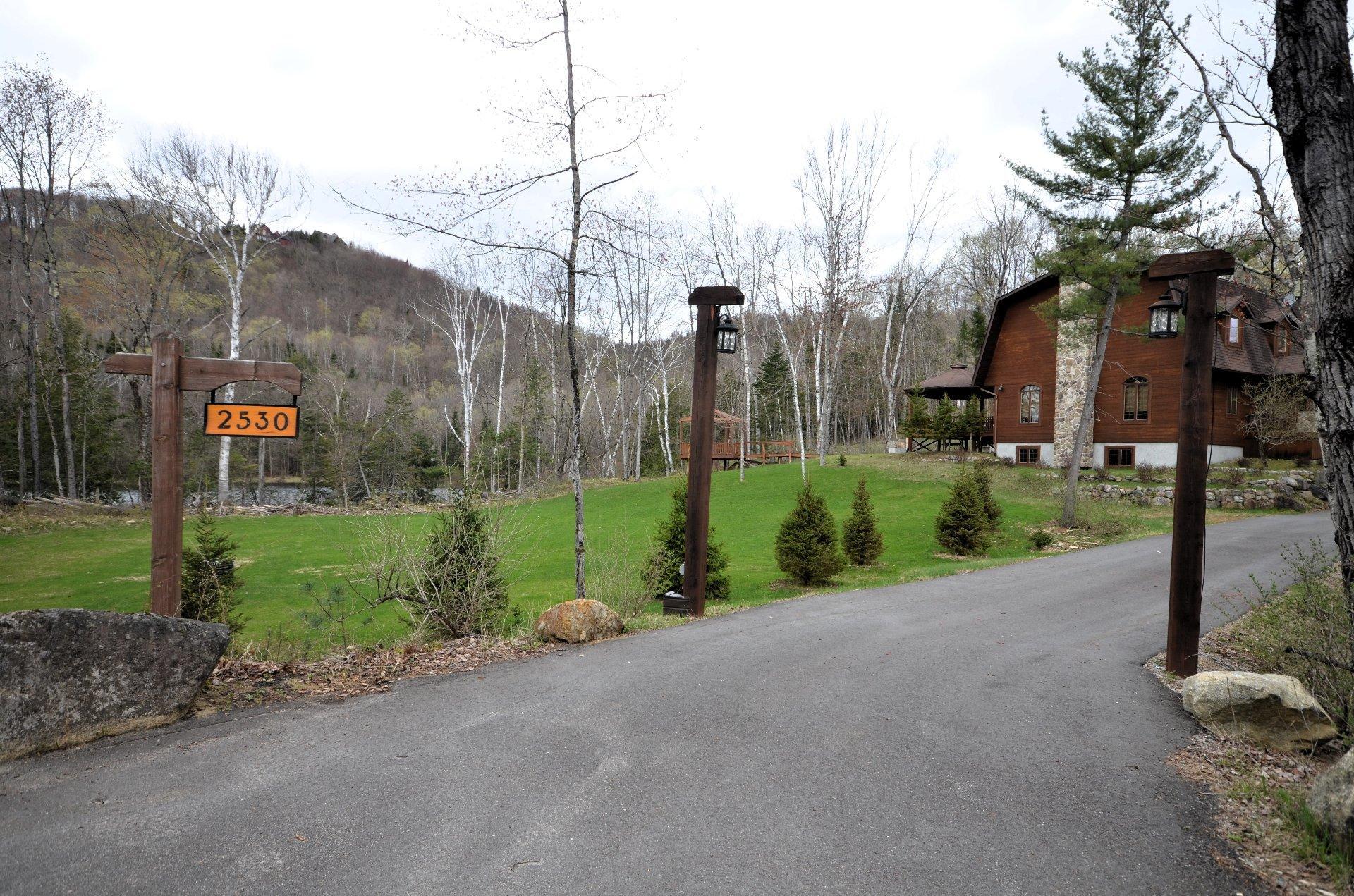 









2530


Ch. du Village

,
Mont-Tremblant,




QC
J8E1E9

