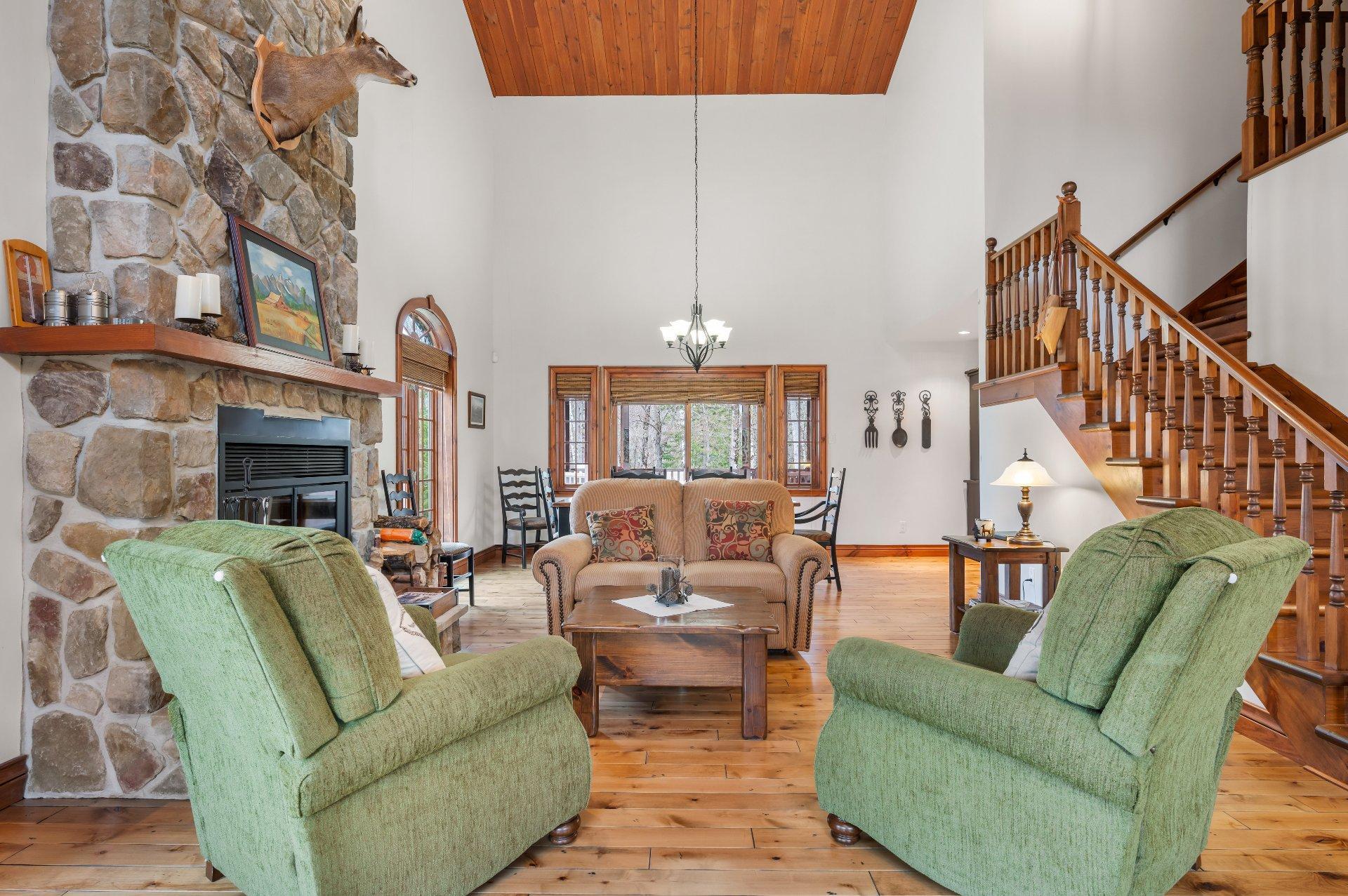 









2530


Ch. du Village

,
Mont-Tremblant,




QC
J8E1E9

