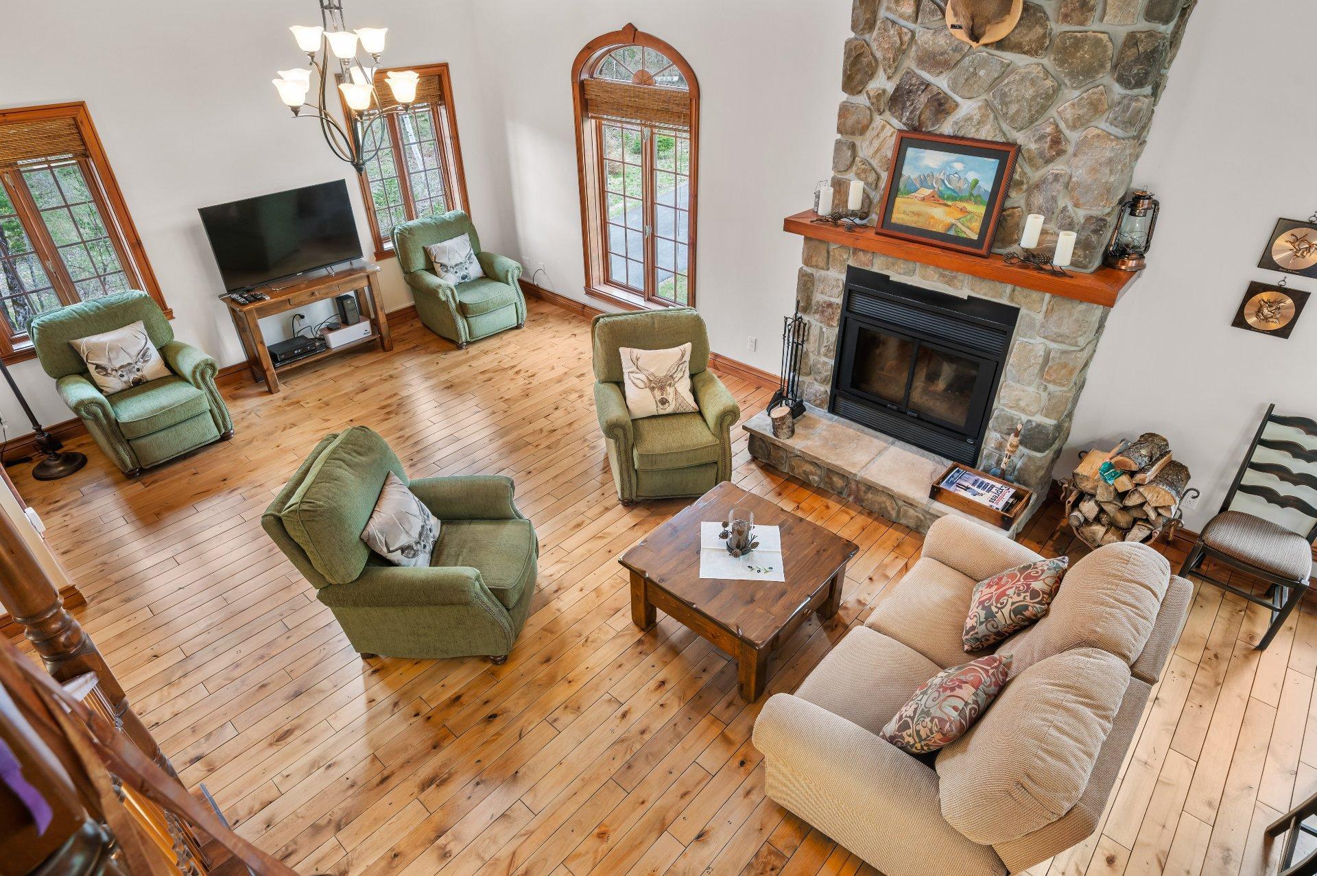 









2530


Ch. du Village

,
Mont-Tremblant,




QC
J8E1E9

