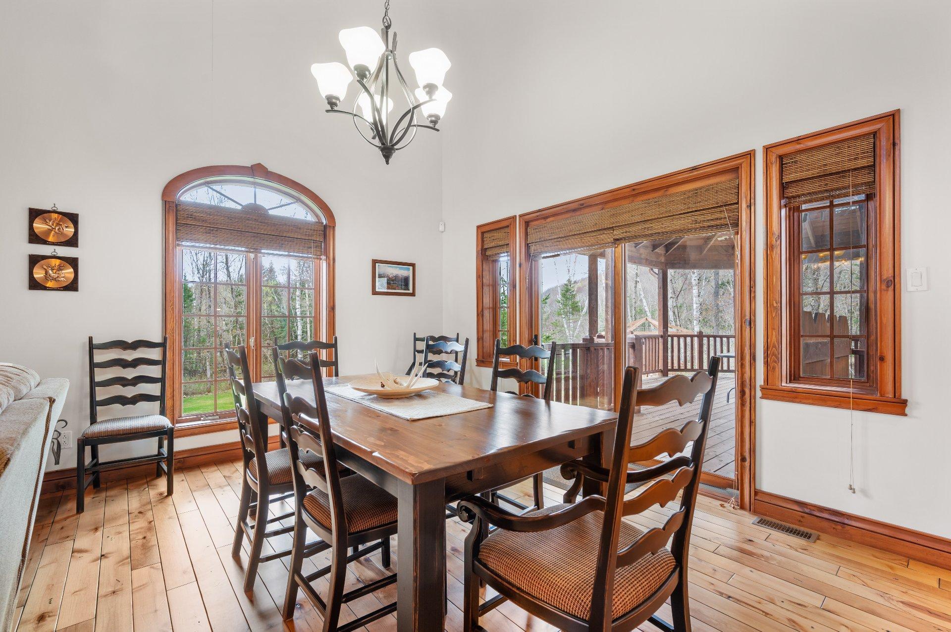 









2530


Ch. du Village

,
Mont-Tremblant,




QC
J8E1E9

