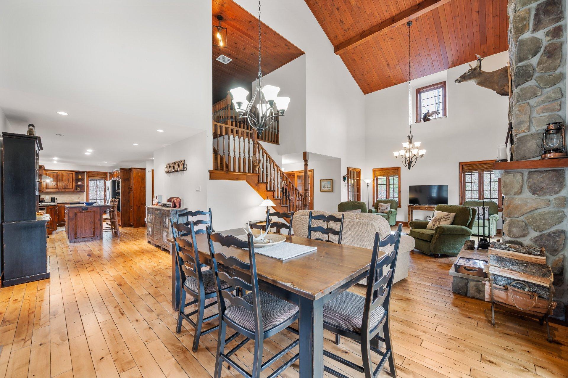 









2530


Ch. du Village

,
Mont-Tremblant,




QC
J8E1E9

