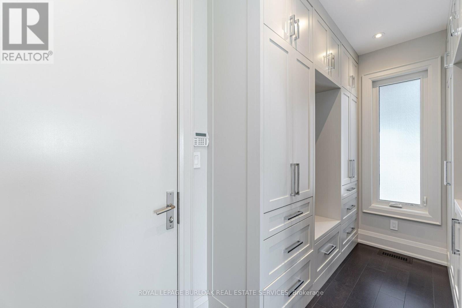 












49 KENMIR AVENUE

,
Niagara-on-the-Lake,




Ontario
L0S1J1

