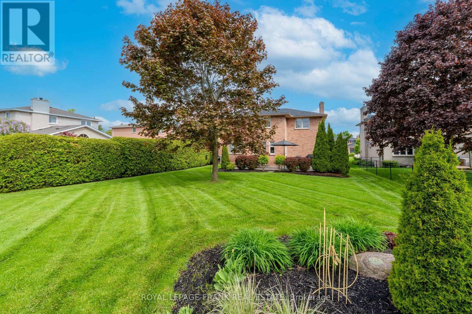












1 DUNSFORD COURT

,
Kawartha Lakes (Lindsay),




Ontario
K9V5T3

