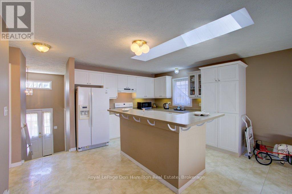 












725 KINCAID STREET

,
North Perth (Listowel),




Ontario
N4W3T5

